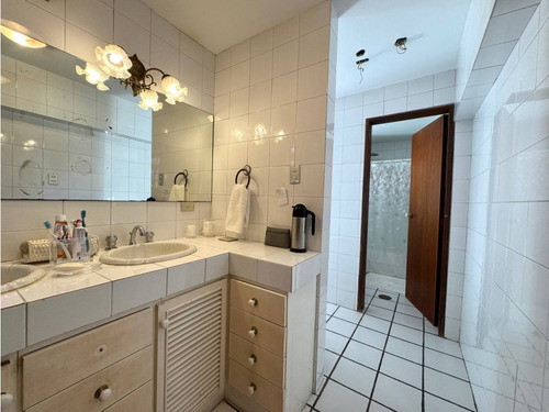 Vendo Casa 730m2 La Lagunita 0094