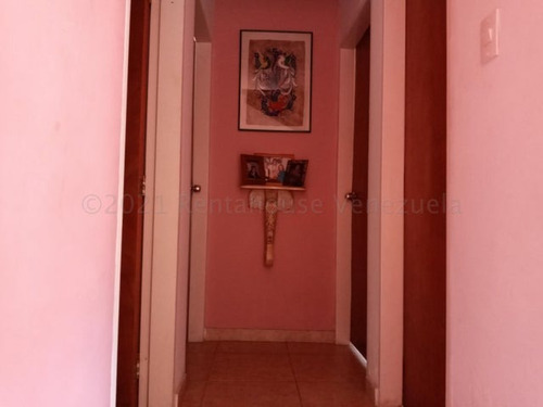 Imagen 12 de 30 de Townhouse En Venta Amplio Comodo Con Patio Interno Ubicado En Zona De Gran Revalorización Y Espacios Para El Esparcimiento Familiar Tazajal Naguanagua
