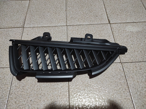 Parrilla Parachoque Delantero Mitsubishi Grandis 2.4l 06-12