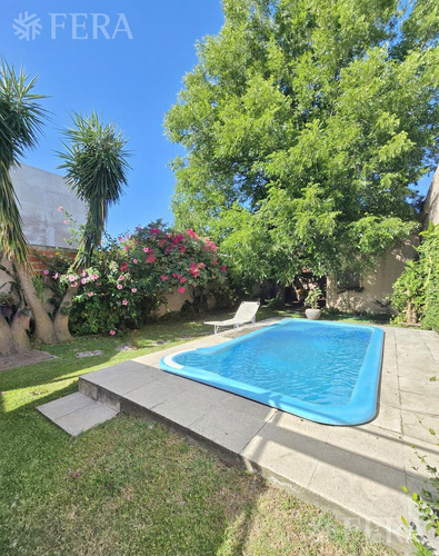 Venta Casa 3 Ambientes Con Cochera Y Piscina En Quilmes Oeste