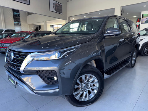 Toyota Hilux SW4 2.8 D-4D TURBO DIESEL SRX 7L 4X4 AUTOMÁTICO