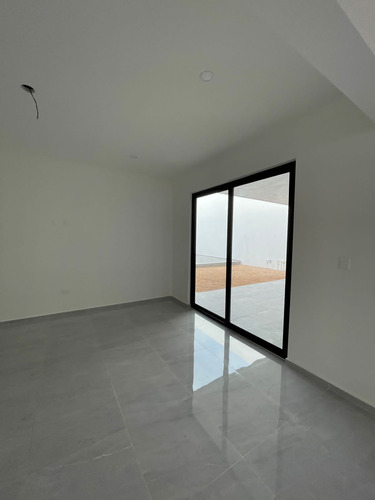 Casa En Venta En Dzityá Mérida, De Dos Plantas Con 4 Habitaciones Y Alberca
