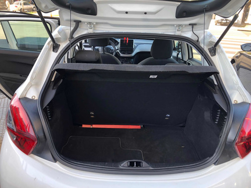 Imagen 11 de 15 de Peugeot 208 2018 1.6 Allure