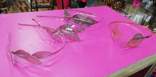 Imagen 3 de 8 de Diadema Cintillo Tiara Griega Hojas Doradas Plateada
