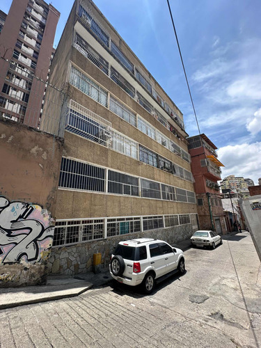 Se Vende Hermoso Apartamento En La Candelaria- Vm