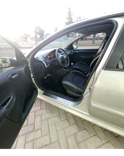 Peugeot 207 2.0 Sedan Xt Hdi