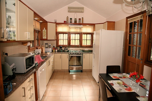 Excelente Casa En Venta En Playa Mansa, Punta Del Este- Ref: 37613