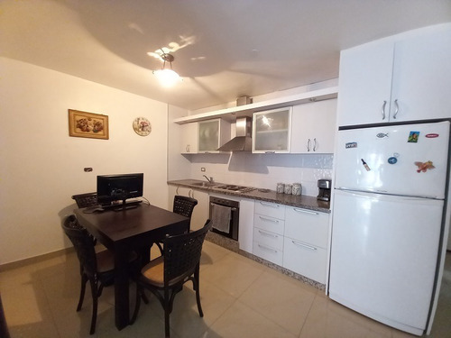 Imagen 2 de 12 de Hermoso Apartamento Con Vista A La Ciudad