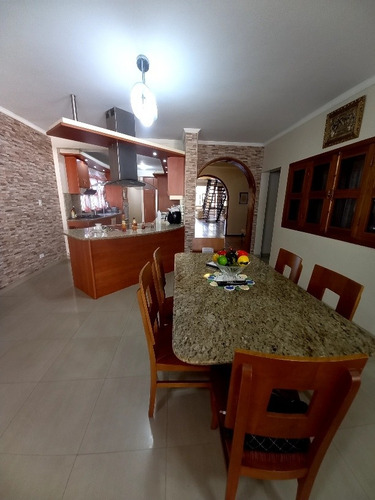 Vendo Preciosa Casa Con Piscina En La Boyera. 510 M2