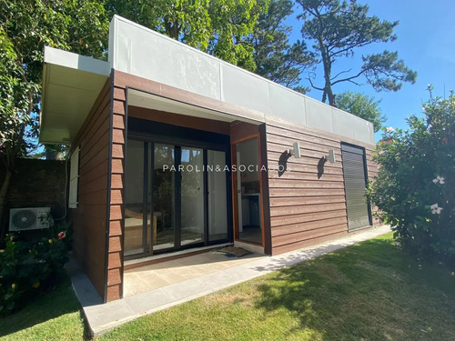 Casa En Venta De 3 Dormitorios En Mansa, Punta Del Este.