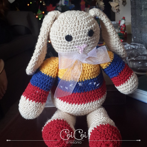 Conejo Amigurumi Tejido En Crochet Con Motivo De Bandera