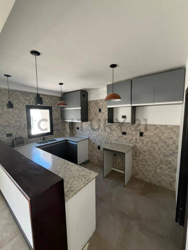 Casa En Venta En City Bell, La Plata
