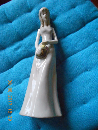 Figura De Joven Mujer De Porcelana - Altura 27 Cm.