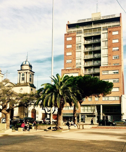 Departamento De Dos Ambientes Con Cochera Y Baulera