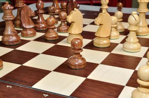 Tabuleiro de xadrez eletrônico DGT, Tabuleiro de xadrez eletrônico DGT,  vejam que legal! Via: @windycitychess #Xadrez #Chess #Cool, By Xadrez é  arte