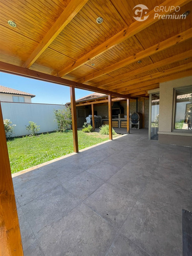 Excelente Casa Aislada En Arriendo De 5d,4b En Padre Hurtado