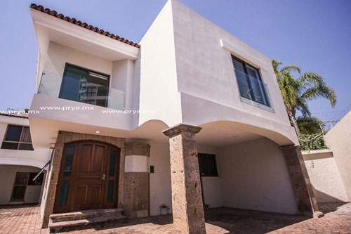 Casa En Renta En Pablo Neruda, Villa Universitaria, Zapopan Jalisco.