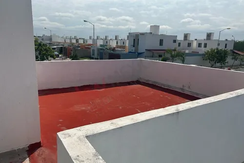 Casa En Los Héroes Con 3 Habitaciones, 3 Baños Y Piscina