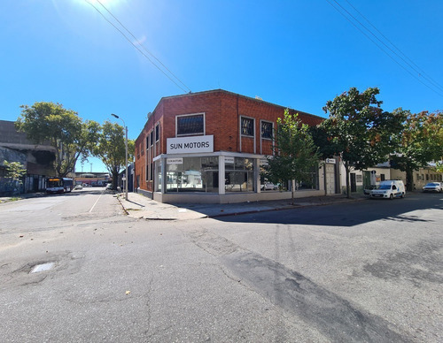 Importante Local Comercial Con Amplio Frente Zona Portuaria.
