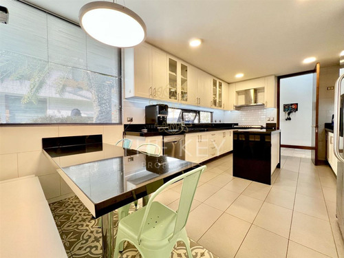Casa En Arriendo De 5 Dorm. En Las Condes