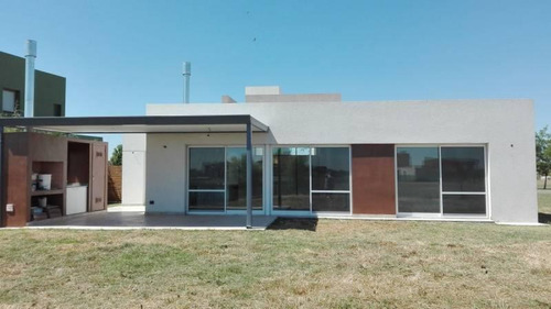 Imagen 2 de 6 de Casa En Venta En El Cantón