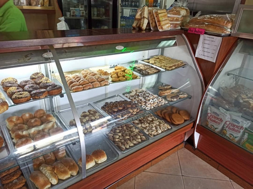 Bajo De Precio. Excelente Panadería, Ubicada Cerca Del Centro Medico Docente El Paso.