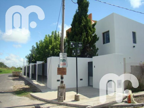 Imagen 25 de 28 de Duplex Tipo Casa De 3 Dormitorios