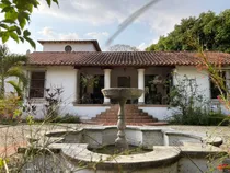 Comprar Sg 239393 Casa De Campo Con Arquitectura Colonial En La Urb. Carialinda Naguanagua Emula A La Quinta De Anauco En Caracas Con Clima De Montaña (3,3,8 -900,300)