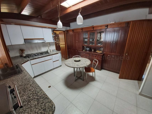 Imagen 6 de 13 de Casa Venta Clnas Del Tamanaco Mls #22-11061 Extraordinaria Casa Del Arquitecto Fruto Vivas Es Una De Las Mejores Urb. De Caracas, En Calle Cerrada Con Vigilancia