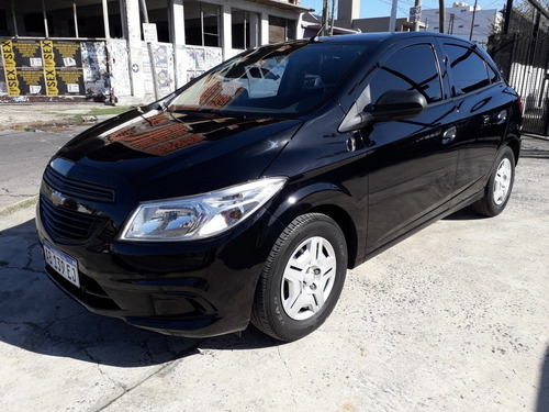 Imagen 6 de 14 de Chevrolet Onix 2017 1.4 Joy Ls + 98cv