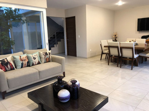Imagen 3 de 19 de Venta De Casa En Residencial Del Bosque En Bosque Real