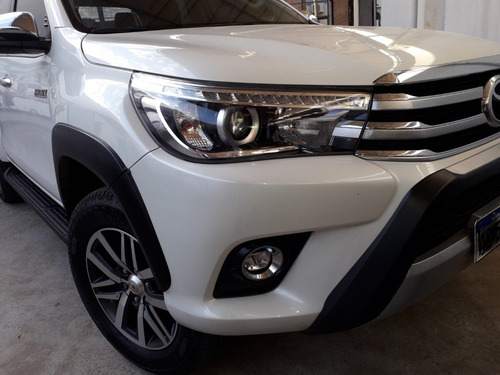 Imagen 7 de 8 de Toyota Hilux Srx 4x4 At Con Accesorios Orig