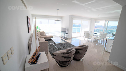 Alquiler Aquarela, Playa Mansa, 2 Dormitorios En Suite Mas Dependencia