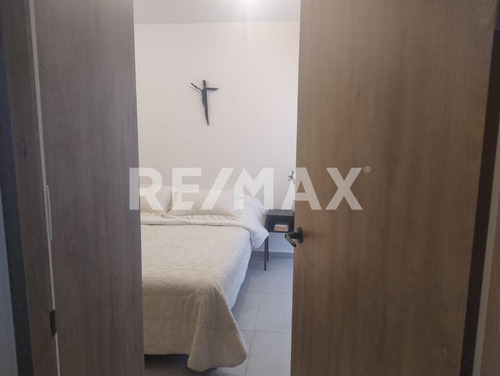 Casa En Venta En Condominio Con 3 Habitaciones Y Una En Pb, Tiene Jardín Y Amenidades En San Isidro Juriquilla