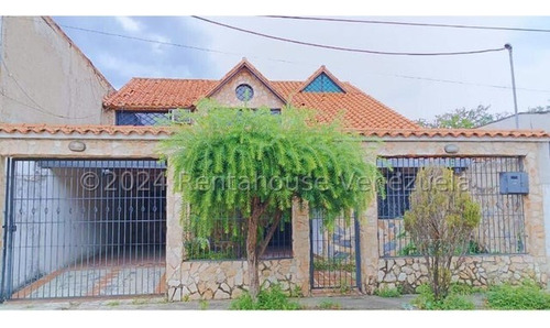 Casa En Venta En La Morita Maracay 24-19370 Dc