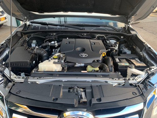 Imagem 11 de 15 de Toyota Hilux Sw4 Srx 2.8 Prata 2017