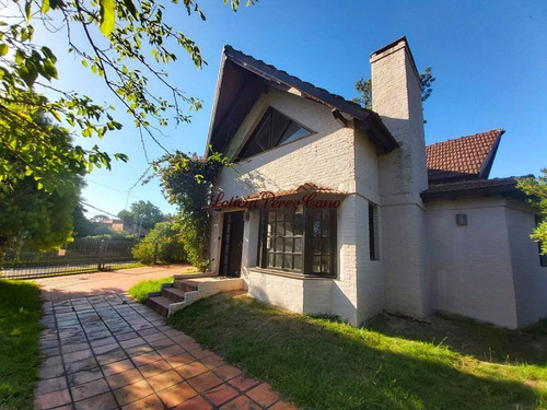Imagen 2 de 18 de Casa De 4 Dormitorios Con Piscina