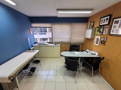 Consulta Médica, Edificio Médico Salvador, Providencia.