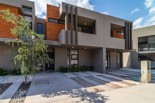 Casa En Zibatá Queretaro Con Terraza En Rec. Principal, Priv