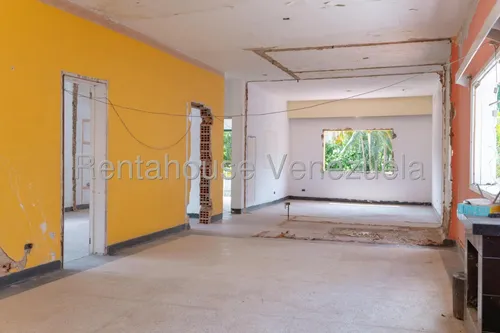 Casa En Venta, Altamira #25-6515