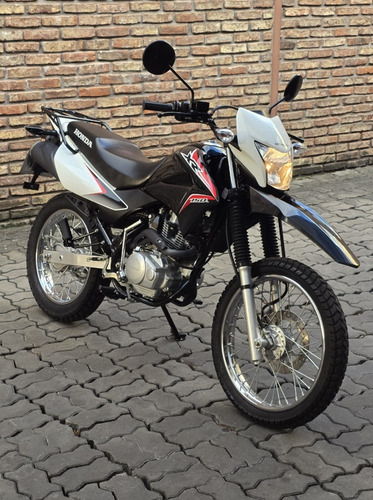 Honda Xr150l 2017 Color Negro En Exelente Estado.
