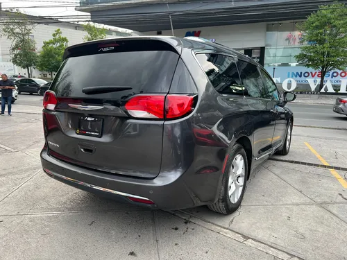Chrysler Pacifica Limited 2018