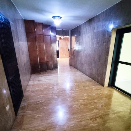 Imagen 2 de 9 de Apartamento En Venta Ur. Las Chimeneas 0412-8887550