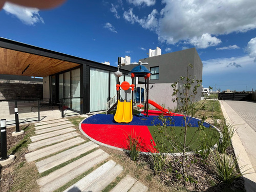 Venta - Housing Duplex 2 Dormitorio 3 Baños - Pileta En Nobu