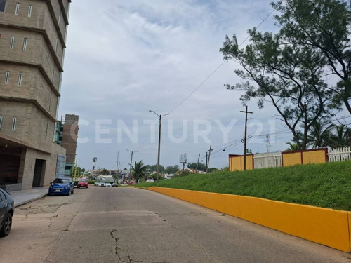Terreno En Venta, En Av. Abraham Zabludovsky Col. Transportistas Coatzacoalcos