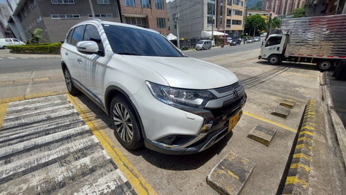 Mitsubishi Outlander Kaiteki Kateiki Full Edition