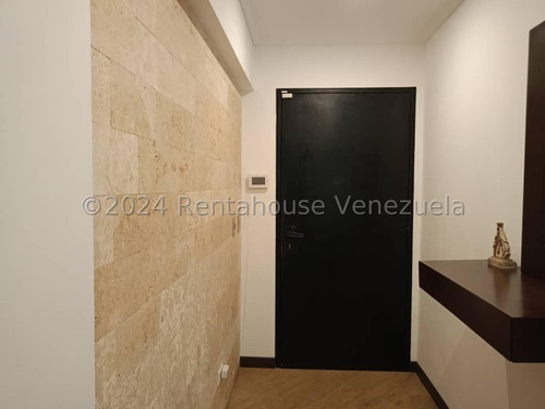 Townhouse En Alquiler, Urb. Lomas De La Trinidad