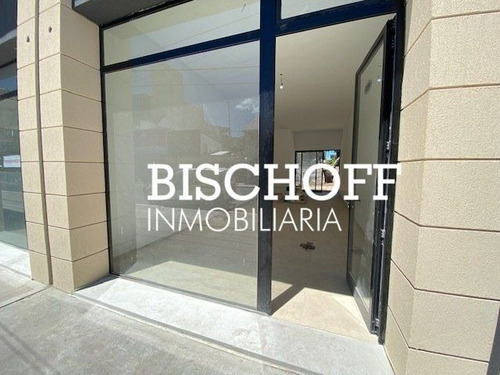 Imagen 4 de 21 de Local A Estrenar, Con Amplio Patio Propio, Sobre Avenida 3. Villa Gesell