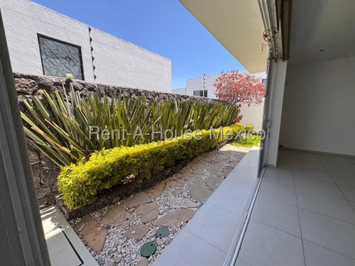 Zibatá. Venta - Casa En Esquina Con Estudio Y 3 Recámaras