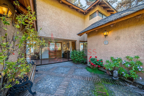 Casa En Venta De 5 Dorm. En Zapallar